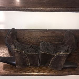 COPY - EUC Aerosole brown booties size 9